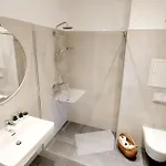 Homelystay - Downtown App Апартаменти Грац