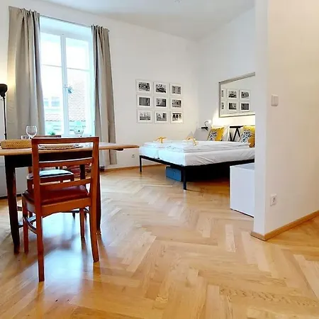 Apartment Homelystay - Downtown App *